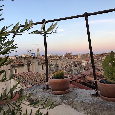 Appartement Avec Terrasse Panoramique Au Coeur De Nimes Exterior photo