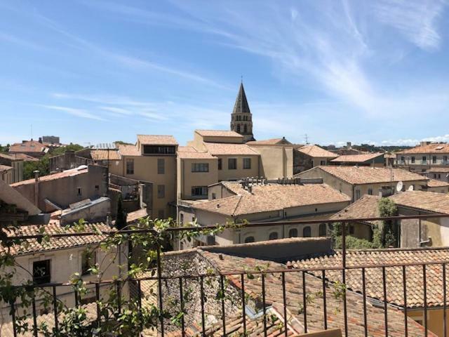 Appartement Avec Terrasse Panoramique Au Coeur De Nimes Exterior photo