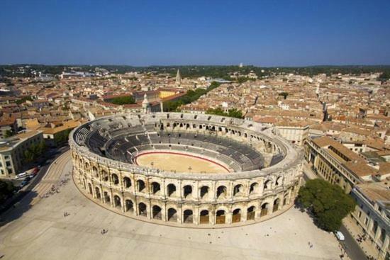 Appartement Avec Terrasse Panoramique Au Coeur De Nimes Exterior photo